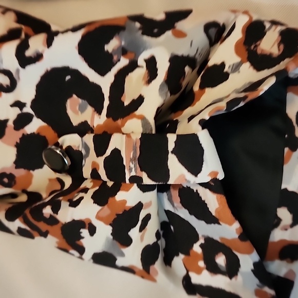 Jules & Leopoldo Leopard Print Fitted Blazer with Pockets. Size XL - Picture 8 of 8